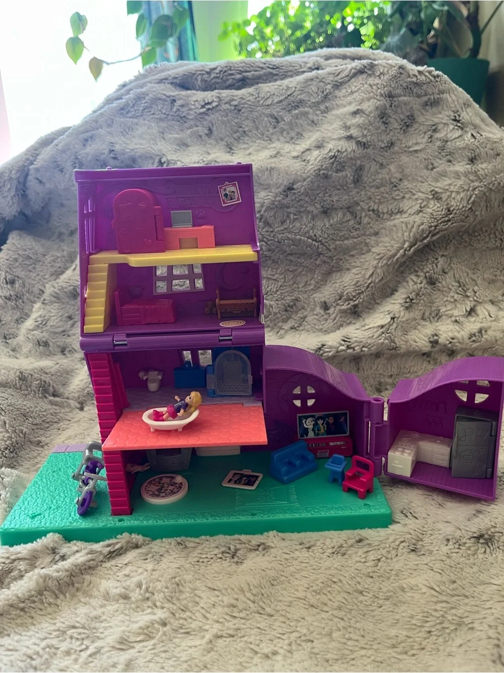 Polly Pocket Pollyville Pocket House Playset